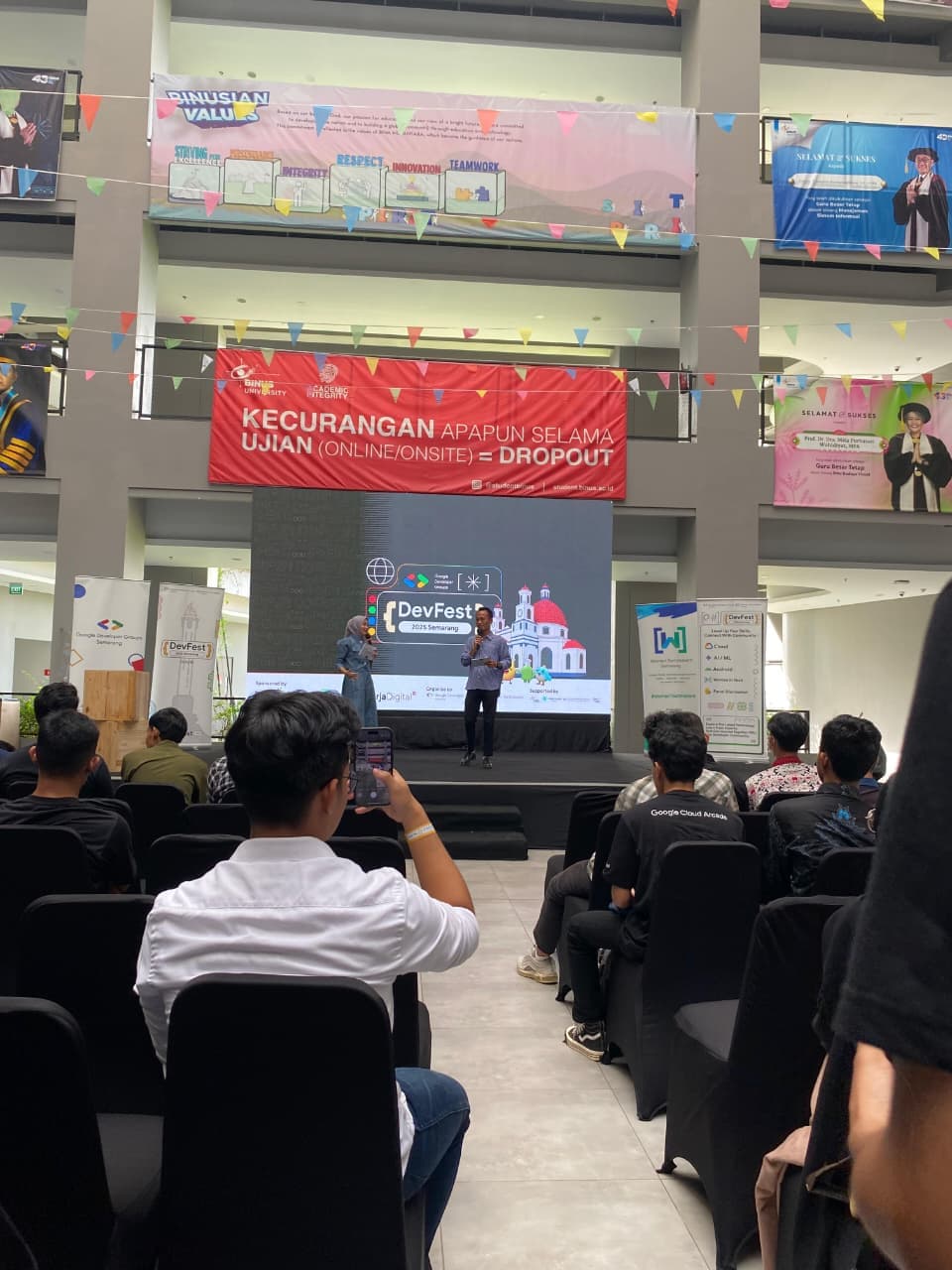 Networking dan Eksplorasi Teknologi di DevFest 2025 Semarang